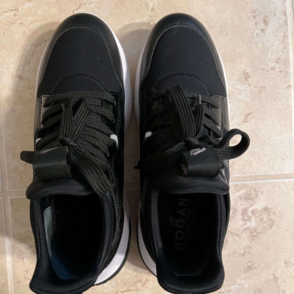 Excellent Condition Hogan Interaction Sneaker Bla… - image 7